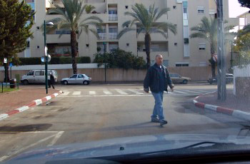 כיצד תנהג בהתאם לתמונה?