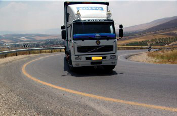 Selon vous, l'emplacement du camion dans le virage est-il adéquat?