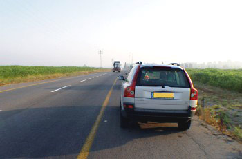 ¿Cómo se conducirá cuando intente comenzar un viaje después de parar o estacionarse al costado del camino?