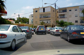 מה הן הסכנות שיש להביא בחשבון בכביש שלפניך?