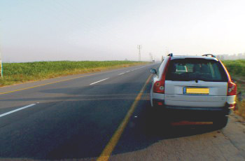 According to the following indications, how many vehicles are standing in front of you?