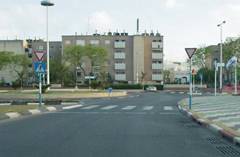 Complete la frase: al acercarse a un paso peatonal: